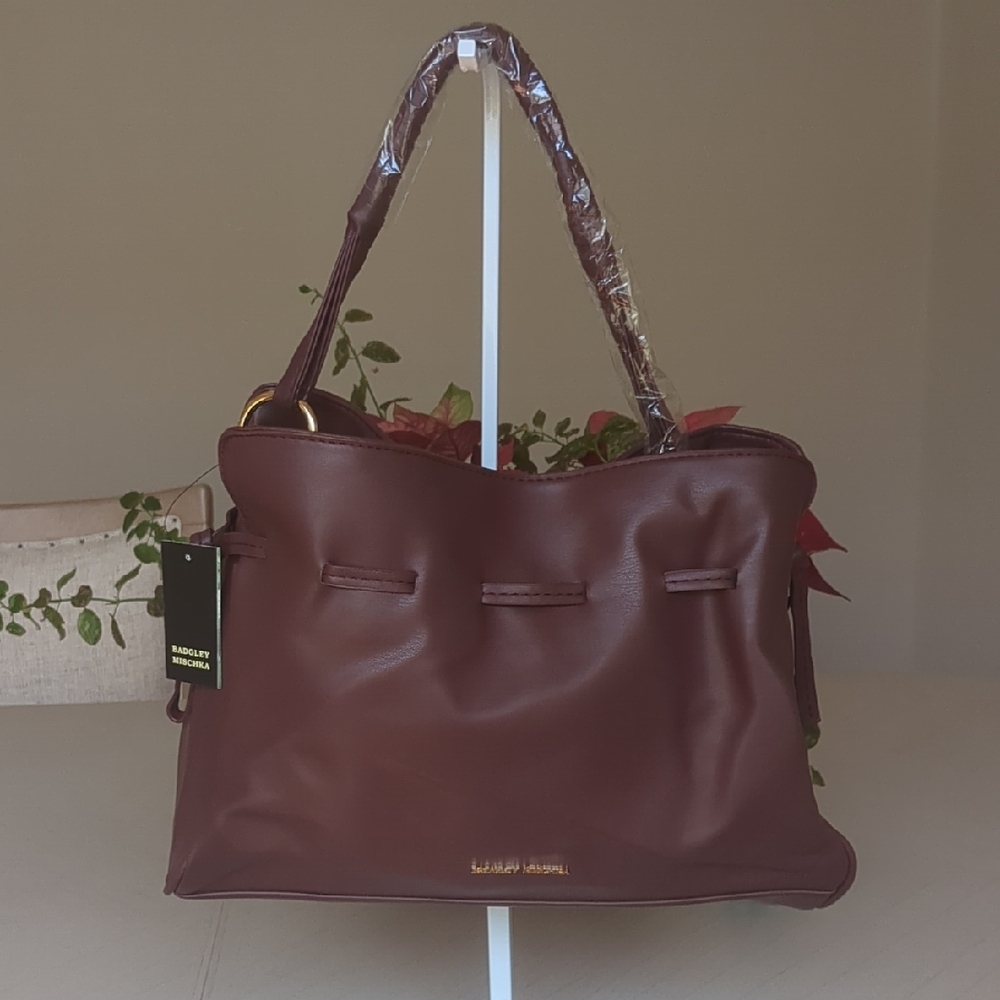 New Badgley Mischka Plum Dumpling Bag❤️